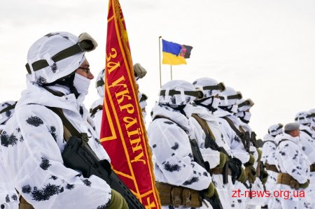 Петро Порошенко вручив бойовий прапор «хижим вовкам» Житомирщини