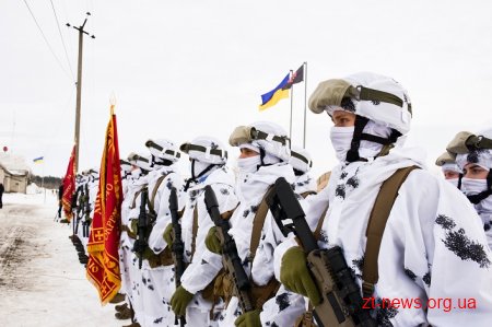 Петро Порошенко вручив бойовий прапор «хижим вовкам» Житомирщини
