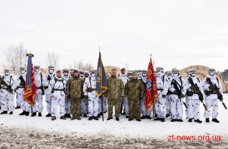 Петро Порошенко вручив бойовий прапор «хижим вовкам» Житомирщини