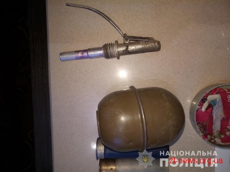Поліцейські вилучили у жителя Коростенського району гранати, зброю та наркотики