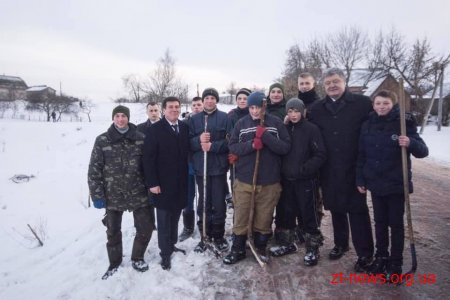 Діти із села Скраглівка Бердичівського району отримали від Президента спортивне екіпірування