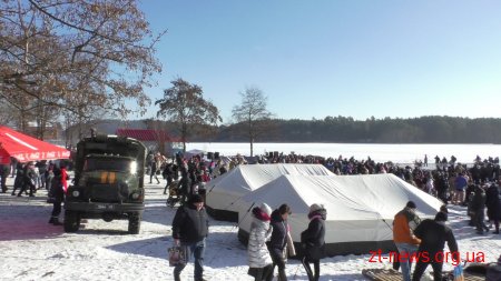 Як житомиряни святкували Водохреща у Гідропарку