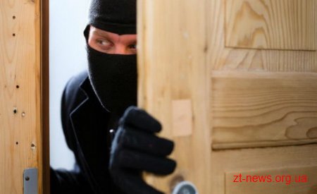 Житель району вкрав з чужого помешкання гроші та телефони