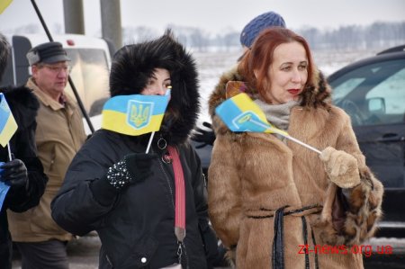У День Соборності жителі Житомирщини та Рівненщини розгорнули 200-метровий прапор