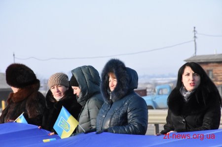У День Соборності жителі Житомирщини та Рівненщини розгорнули 200-метровий прапор