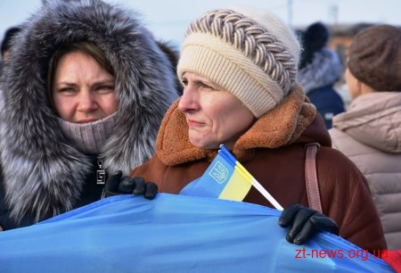 У День Соборності жителі Житомирщини та Рівненщини розгорнули 200-метровий прапор