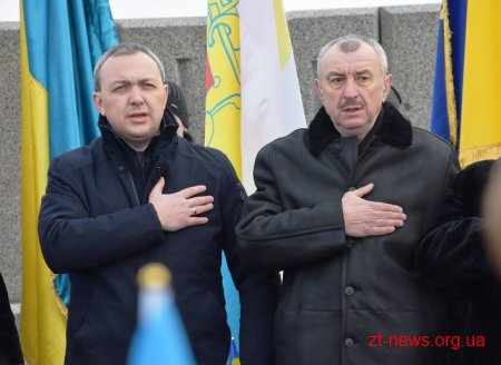 У День Соборності жителі Житомирщини та Рівненщини розгорнули 200-метровий прапор