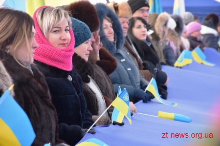 У День Соборності жителі Житомирщини та Рівненщини розгорнули 200-метровий прапор