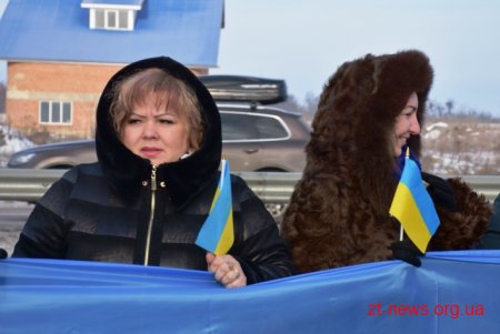 У День Соборності жителі Житомирщини та Рівненщини розгорнули 200-метровий прапор
