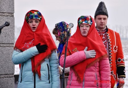 У День Соборності жителі Житомирщини та Рівненщини розгорнули 200-метровий прапор