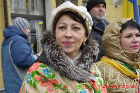 Сотні житомирян долучилися до створення «живого» ланцюга єдності