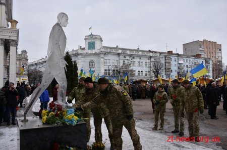 Сотні житомирян долучилися до створення «живого» ланцюга єдності