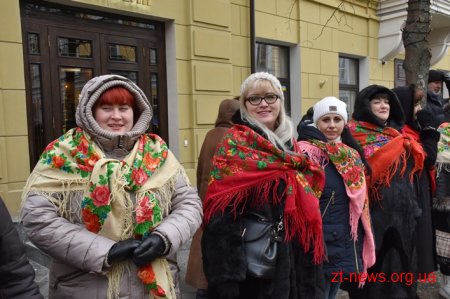 Сотні житомирян долучилися до створення «живого» ланцюга єдності