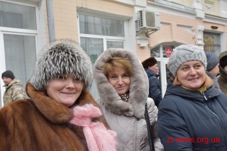 Сотні житомирян долучилися до створення «живого» ланцюга єдності