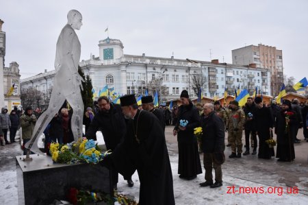Сотні житомирян долучилися до створення «живого» ланцюга єдності