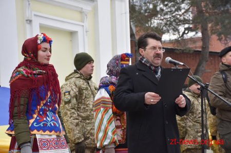 Сотні житомирян долучилися до створення «живого» ланцюга єдності