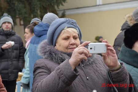 Сотні житомирян долучилися до створення «живого» ланцюга єдності