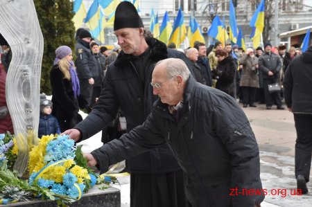 Сотні житомирян долучилися до створення «живого» ланцюга єдності