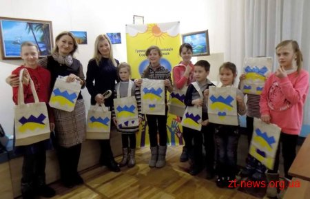 Напередодні Дня Соборності України для дітей-переселенців провели майстер-клас