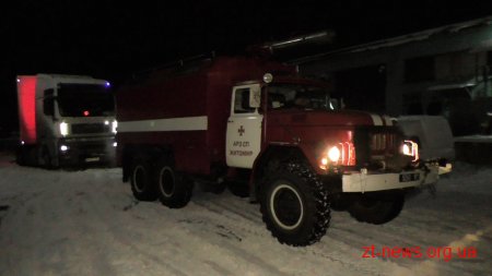 У Житомирі рятувальники відбуксирували вантажівку, яка застрягла на одній з вулиць