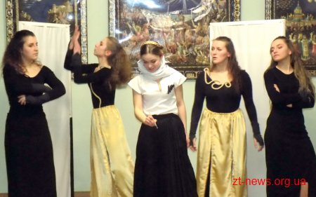 В Домі української культури театр «Шарж» презентував естрадно-публіцистичну виставу "Райська земля"