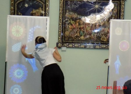В Домі української культури театр «Шарж» презентував естрадно-публіцистичну виставу "Райська земля"