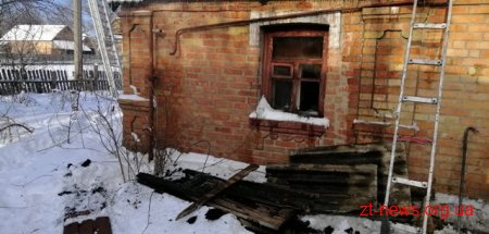 Під час пожежі в будинку у Бердичеві чадним газом отруїлася жінка