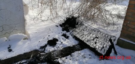 Під час пожежі в будинку у Бердичеві чадним газом отруїлася жінка