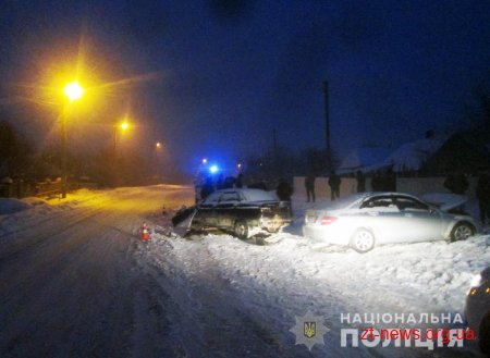 Внаслідок лобового зіткнення автомобілів на Житомирщині травми отримали 4 людей