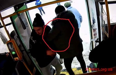 У Житомирі з комунального автобуса знову вкрали вогнегасник