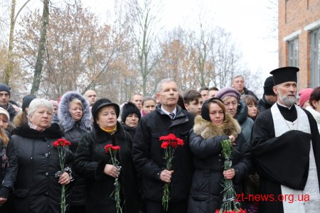 На фасаді житомирської школи №20 відкрили дві меморіальні дошки загиблим учасникам АТО