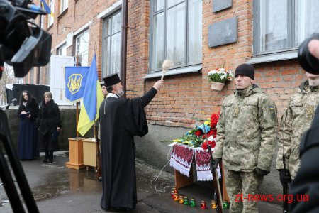 На фасаді житомирської школи №20 відкрили дві меморіальні дошки загиблим учасникам АТО