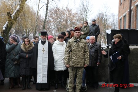 На фасаді житомирської школи №20 відкрили дві меморіальні дошки загиблим учасникам АТО