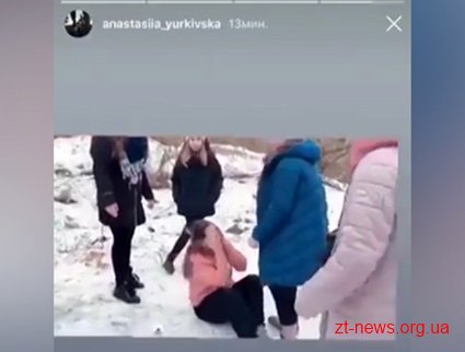 За фактом бійки між школярками поліція розпочала перевірку За фактом бійки між школярками поліція розпочала перевірку