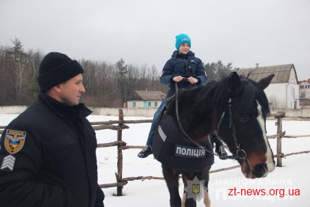 Вартові правопорядку Житомирщини познайомились з діяльністю кінної кавалерії поліції