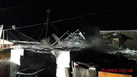 В смт Першотравневе Овруцького району згорів гараж з автомобілем