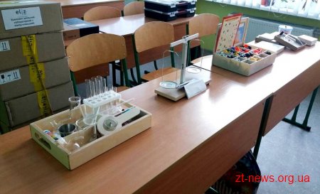 На Житомирщині учні працюють із новим демонстраційним обладнанням у сучасних кабінетах