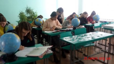 На Житомирщині учні працюють із новим демонстраційним обладнанням у сучасних кабінетах