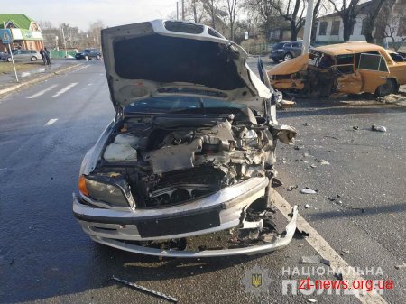 Двоє дітей травмувались під час лобового зіткнення BMW та ВАЗу