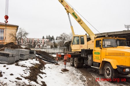 На стадіоні «Полісся» продовжують роботи над монтажем накриття