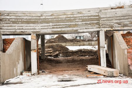 На стадіоні «Полісся» продовжують роботи над монтажем накриття