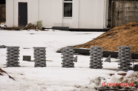 На стадіоні «Полісся» продовжують роботи над монтажем накриття