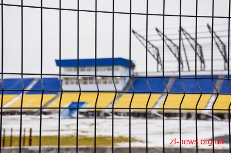 На стадіоні «Полісся» продовжують роботи над монтажем накриття