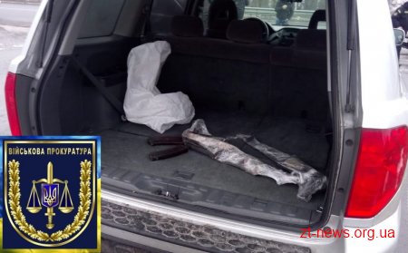 Військова прокуратура затримала групу реалізаторів бойової зброї, викраденої з військової частини