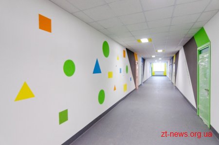 У Гришковецькій гімназії розмальовують коридори та класи під Новий освітній простір