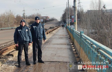 У Житомирі дільничні офіцери поліції врятували жінку від самогубства