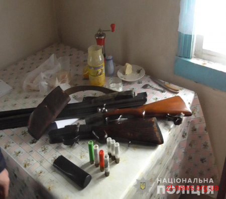 У жителя Попільнянського району поліцейські виявили порох, вибухівку та зброю