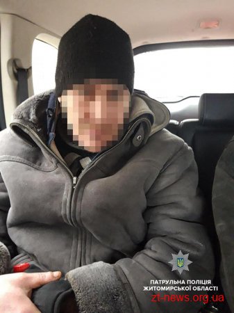 У Житомирі двоє невідомих побили чоловіка та відібрали мобільний телефон