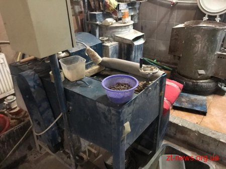 СБУ викрила діяльність підпільного промислового комплексу з обробки бурштину