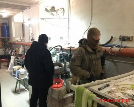 СБУ викрила діяльність підпільного промислового комплексу з обробки бурштину
